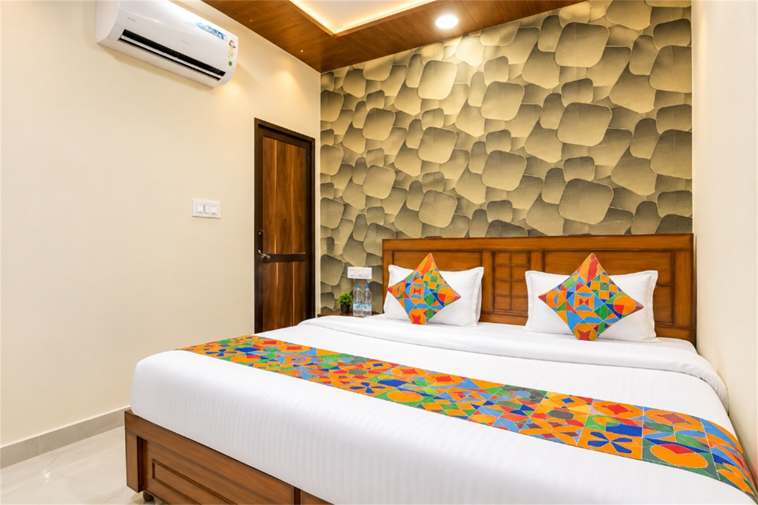 FabHotel Park View Deluxe Bedroom